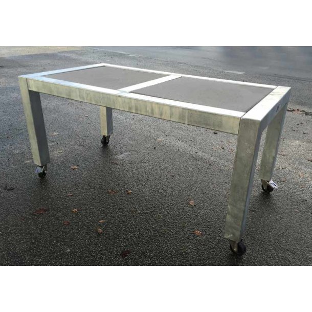 Spisebord galvaniseret med 2 beton fliser råt dansk design Beton spisebord