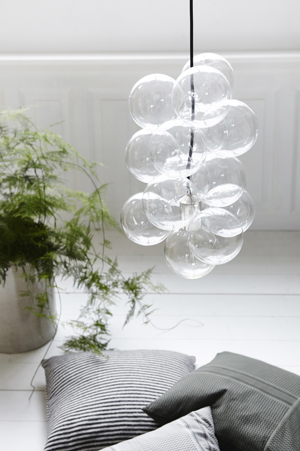 House doctor lampe diy anderledes loftslampe af glasbobler.